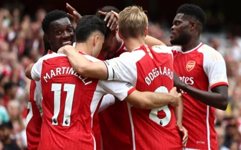 Các cầu thủ Arsenal huyền thoại có ai bạn biết không？